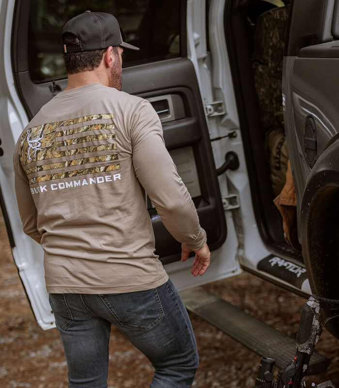 Men's Buck Commander Camo Filled Flag Long Sleeve Shirt image number 4