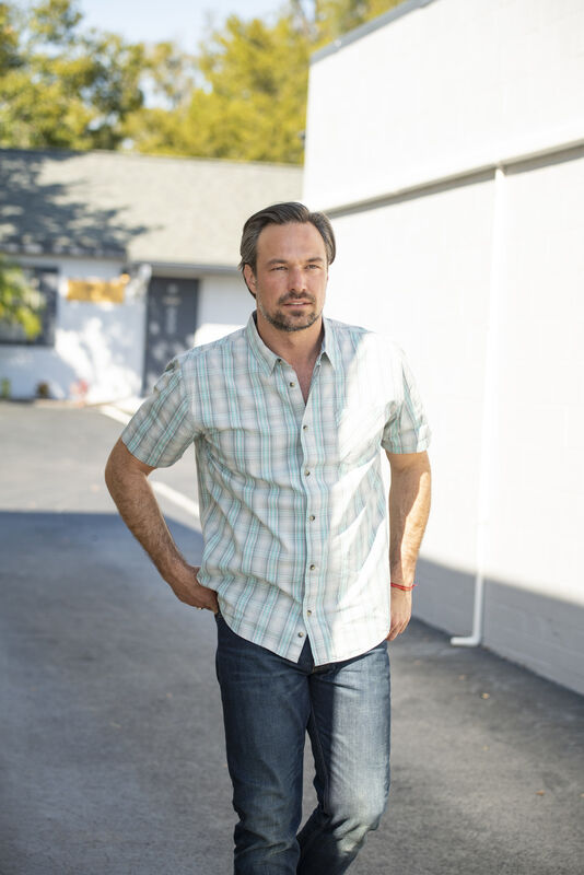 Men's Poplin Short Sleeve Shirt image number 4