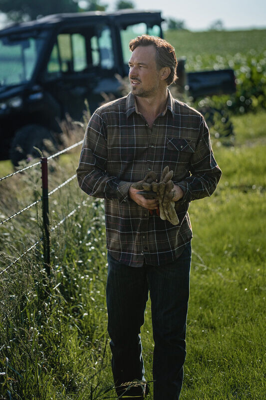 Men's Buck Camp Flannel Shirt image number 2
