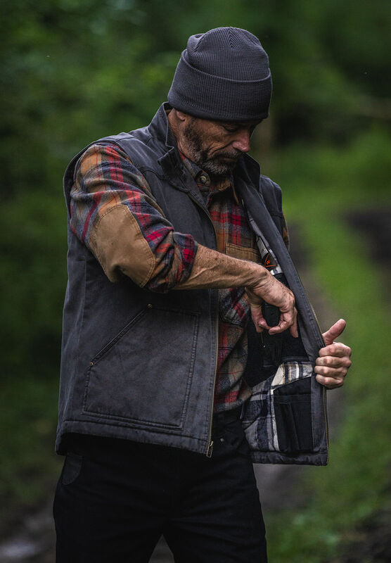 Men's Concealed Carry Journeyman Flannel Lined Vest image number 3