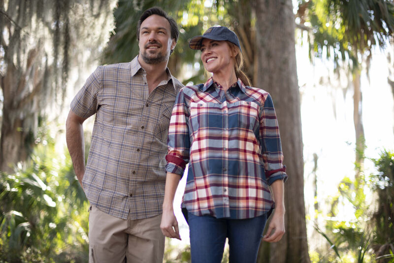 Men&rsquo;s Textured Stretch Woven Plaid Short Sleeve Shirt image number 4