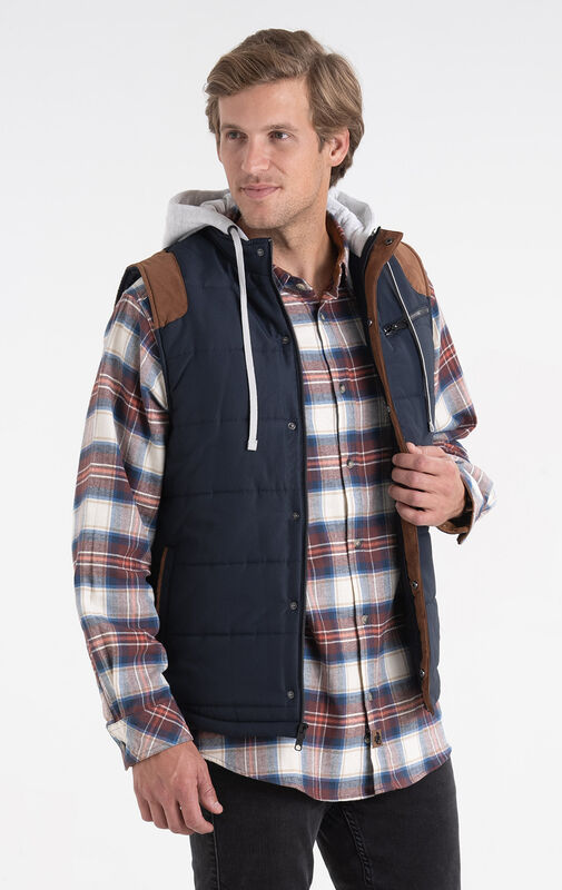 Men's Legendary Outdoors Scrambler Puffer Vest image number 3