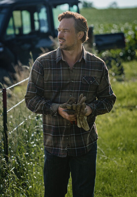 Men's Buck Camp Flannel Shirt image number 2