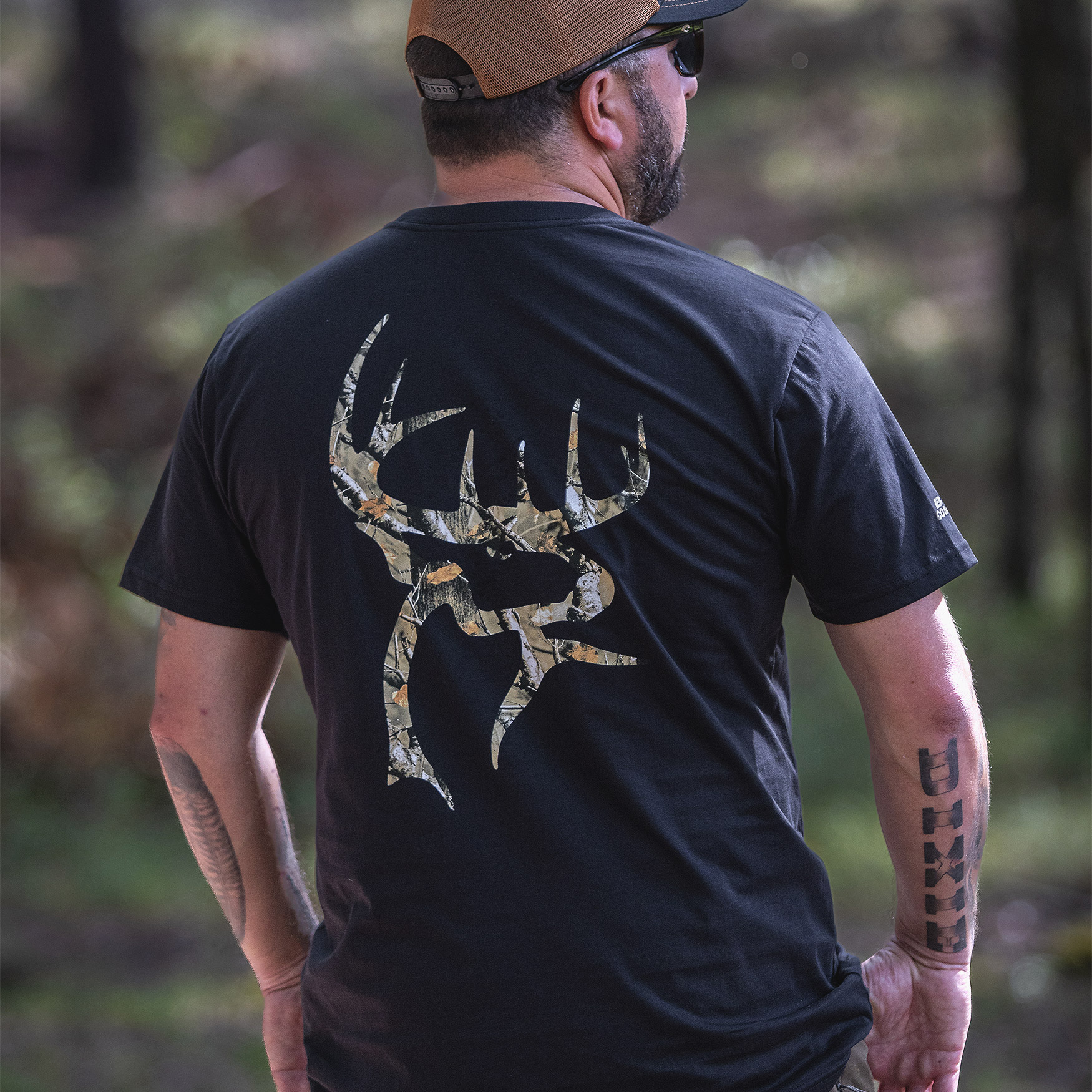 Men's Buck Commander Camo Filled Buck Short Sleeve T-Shirt
